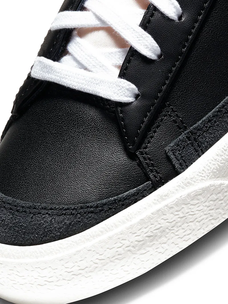 Blazer Low '77 Vintage  Black White