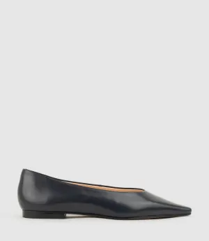 ENNIS Chiselled Skimmer Pump in Navy Calf