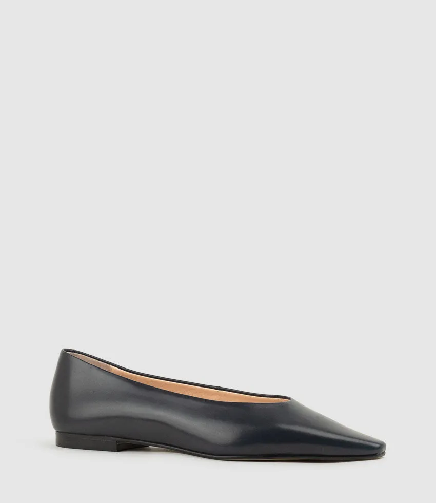 ENNIS Chiselled Skimmer Pump in Navy Calf