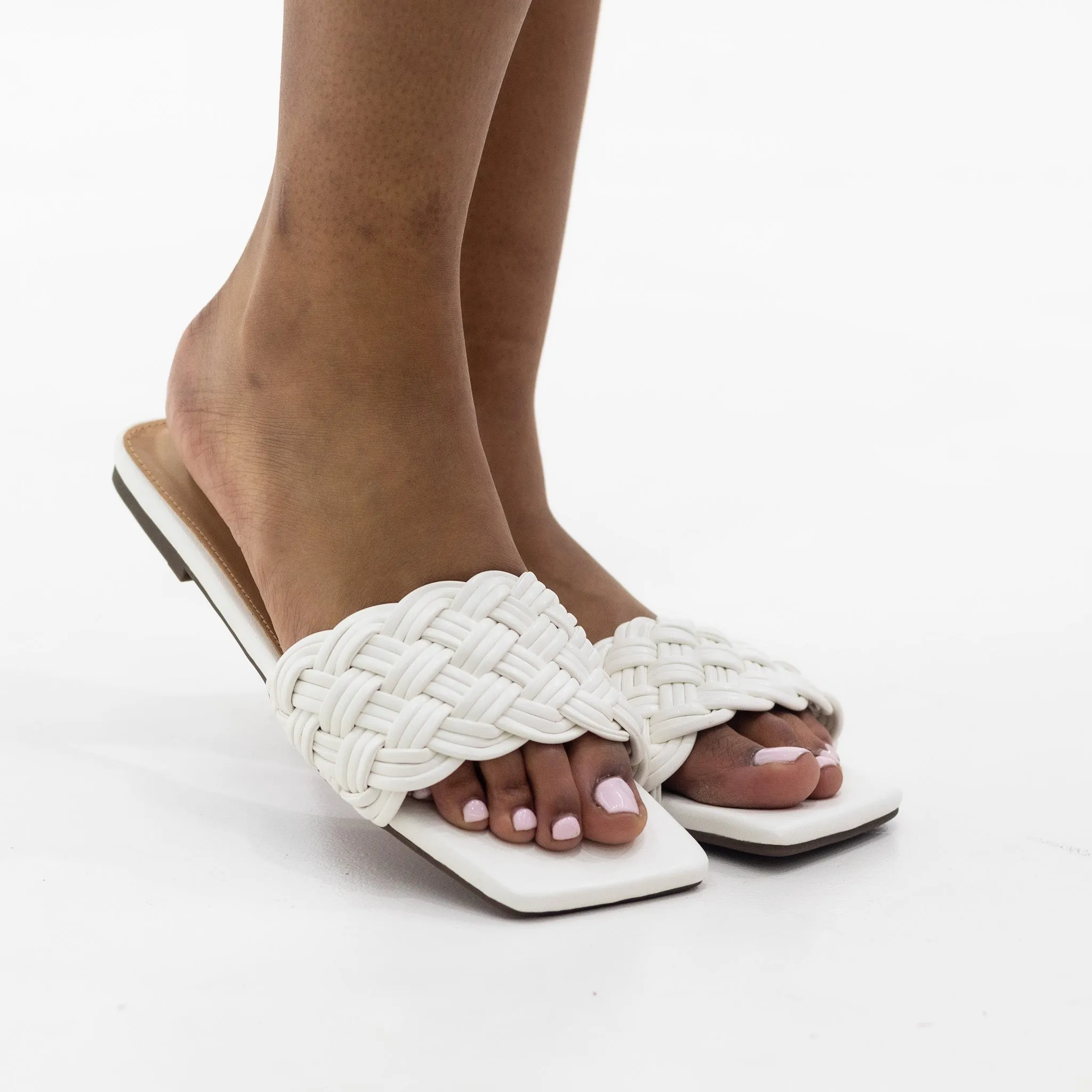 Sapphire pleated strippy slide white