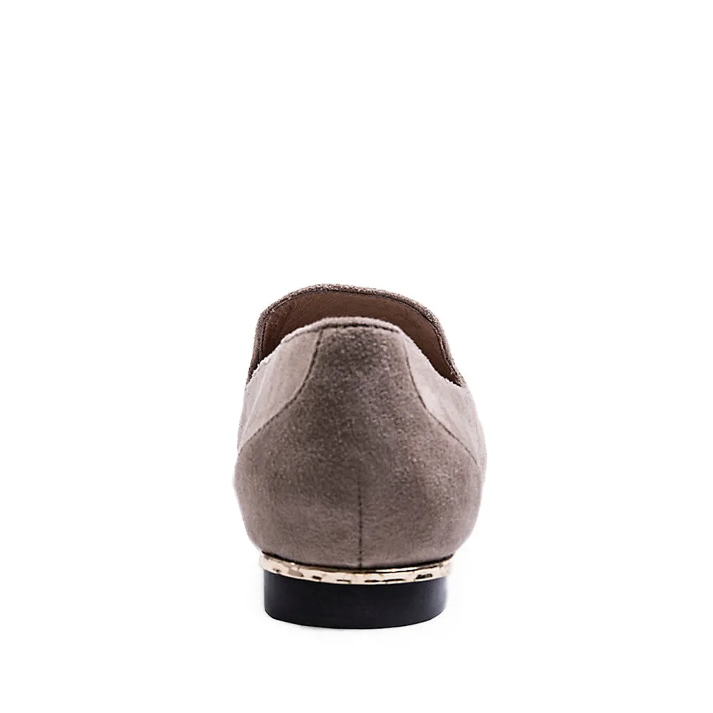 Steve Madden Women's Debbra Flat Shoe in Taupe